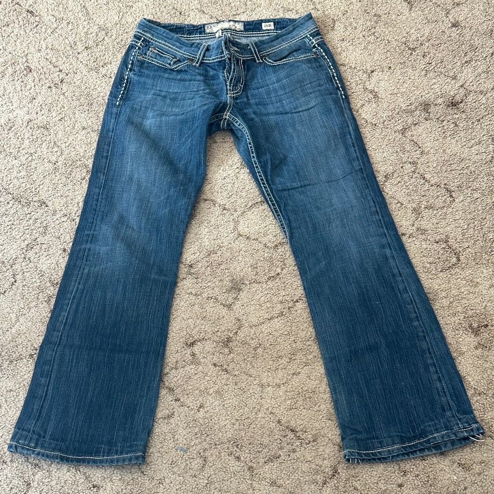 Buckle BKE – Kate denim jeans boot cut 28 x 31-1/2. White stitching, medium blue